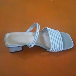 NBW tan block heeled slides